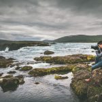 photographe au bord de l'eau